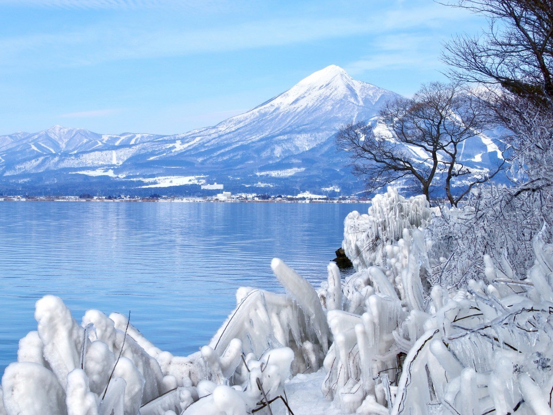 豬苗代湖飛浪冰景