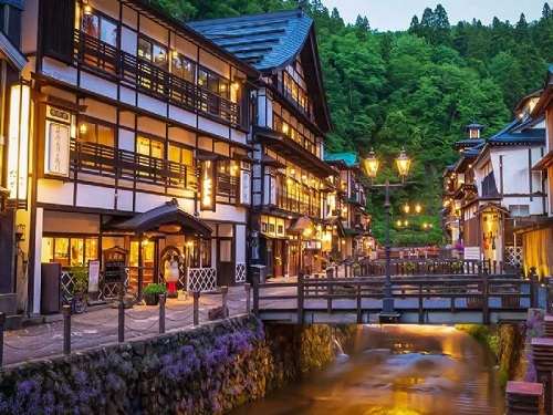 銀山溫泉街