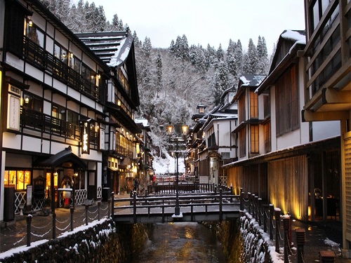 銀山溫泉街