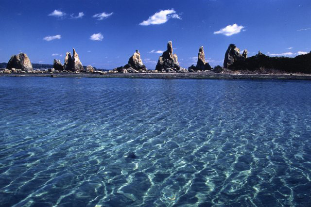 橋杭岩