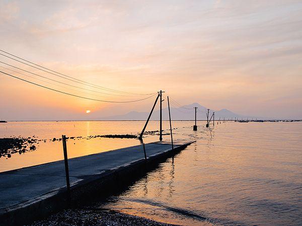 夕陽秘境～長部田海中道路
