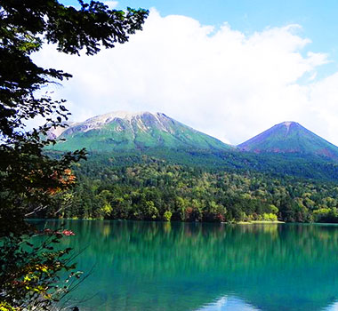 雌阿寒岳