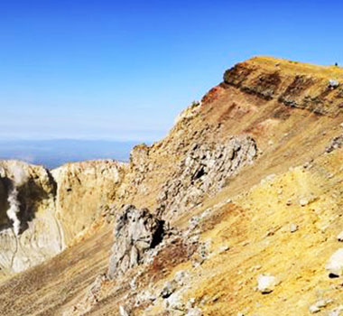 雌阿寒岳
