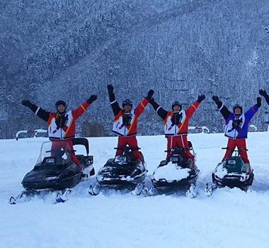 富良野ASOBIYA雪地車