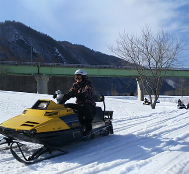 富良野ASOBIYA雪地車