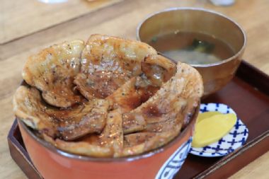 摩周湖~摩周豬肉丼
