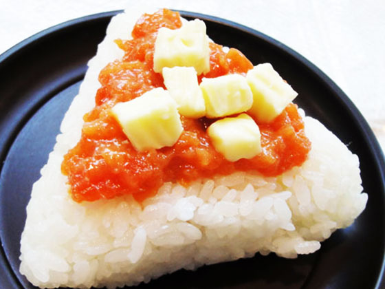 Arinko手握飯糰
