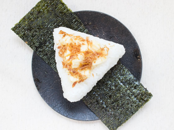 Arinko手握飯糰