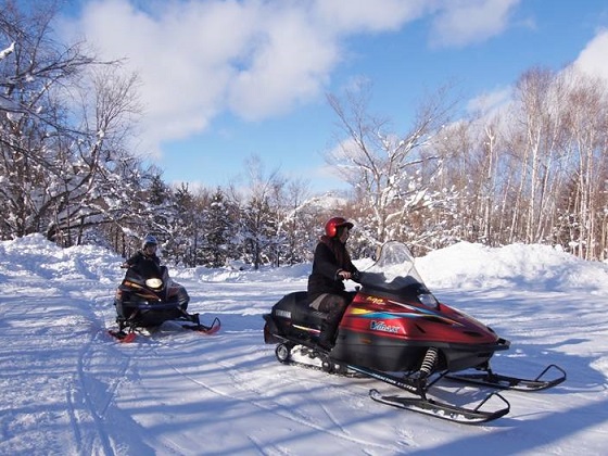 雪上摩托車